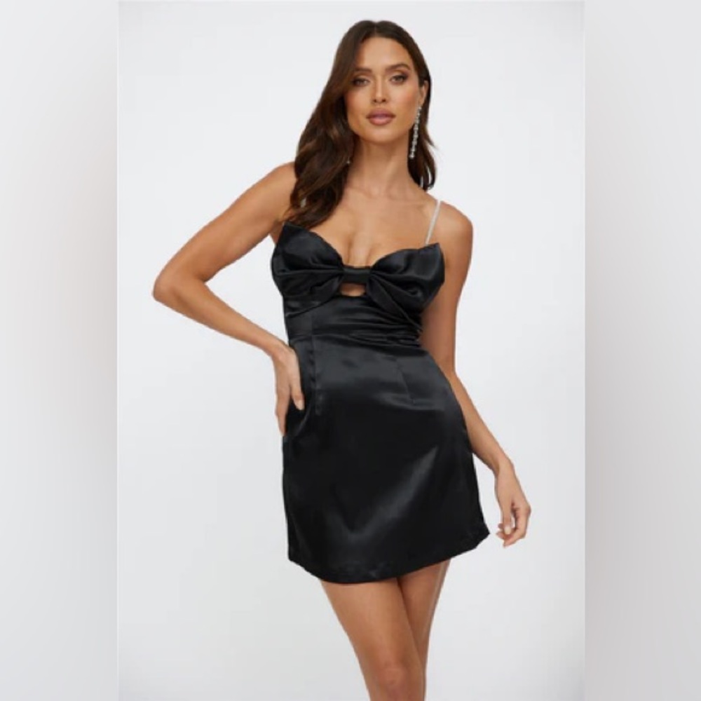 Hello Molly | NWT | Cocktail Time Mini Dress Black - S

Size: S